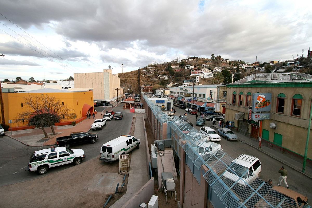US-Mexico barrier at Nogales