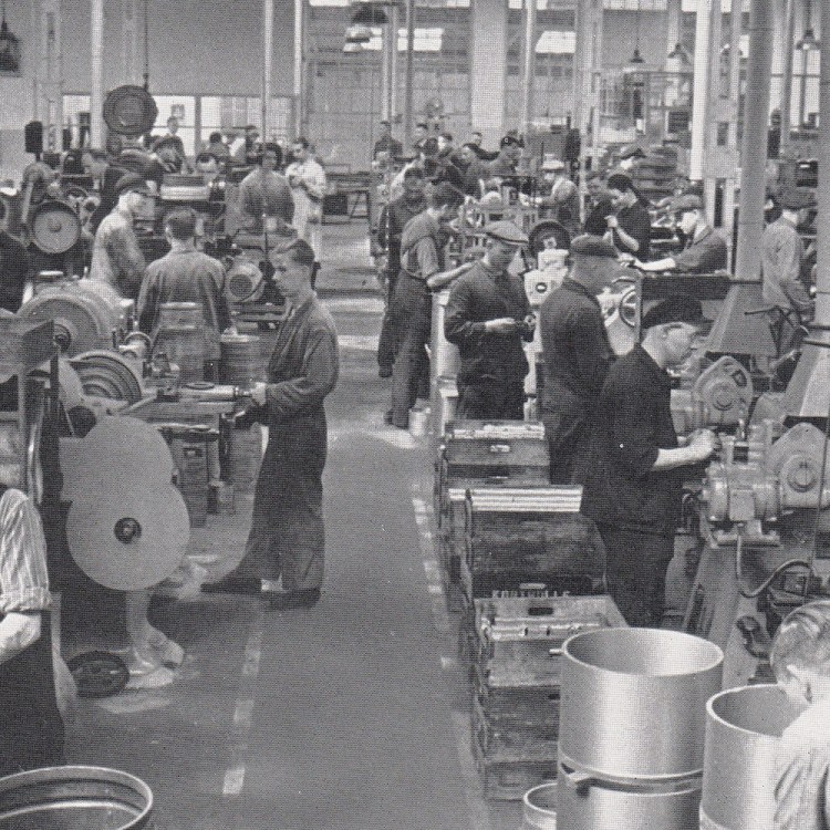 Piston ring production at the Continental Frankfurt plant in 1935
