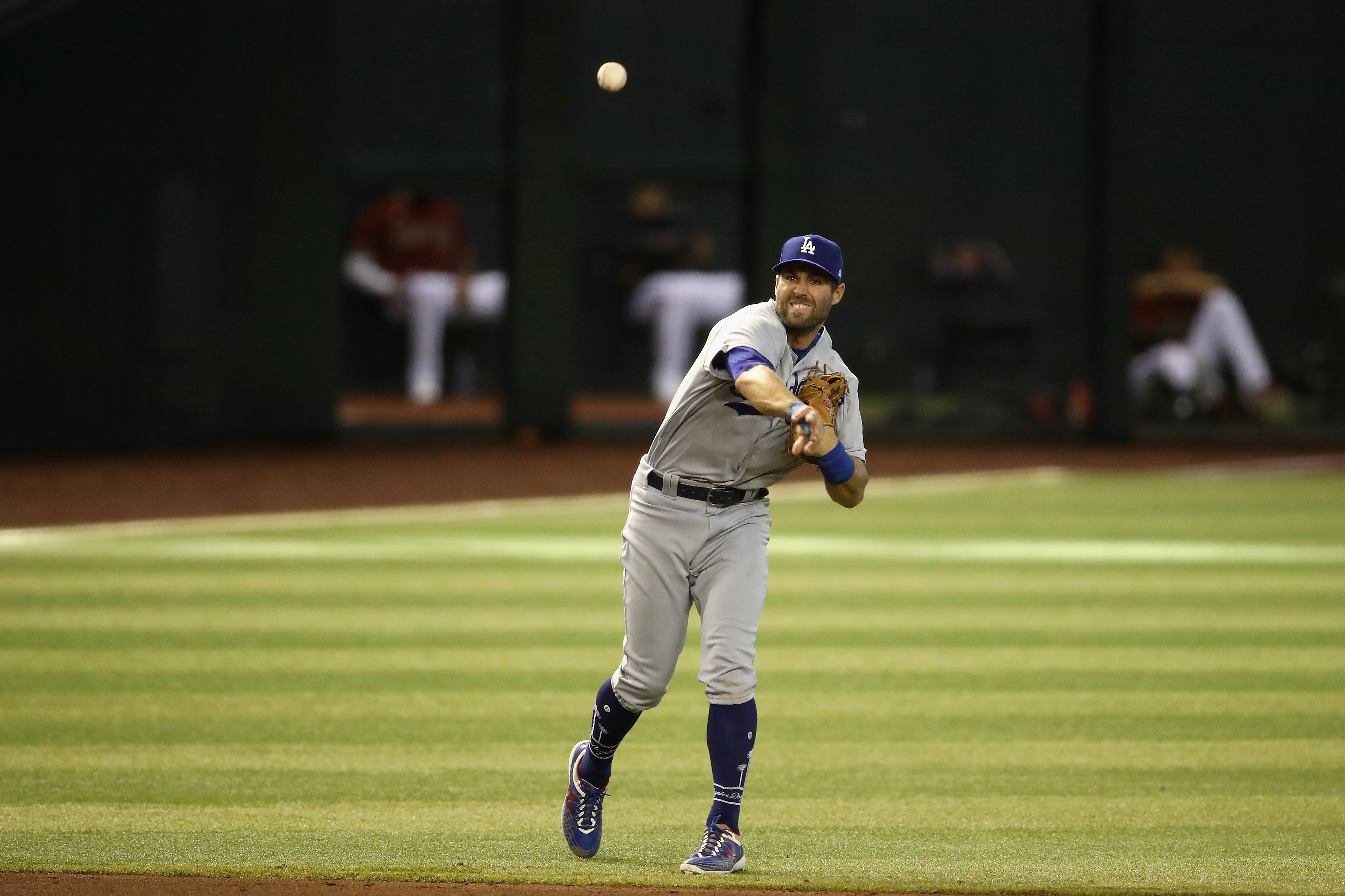 Chris Taylor of the Los Angeles Dodgers fields a ground ball. (Christian Petersen/Getty)