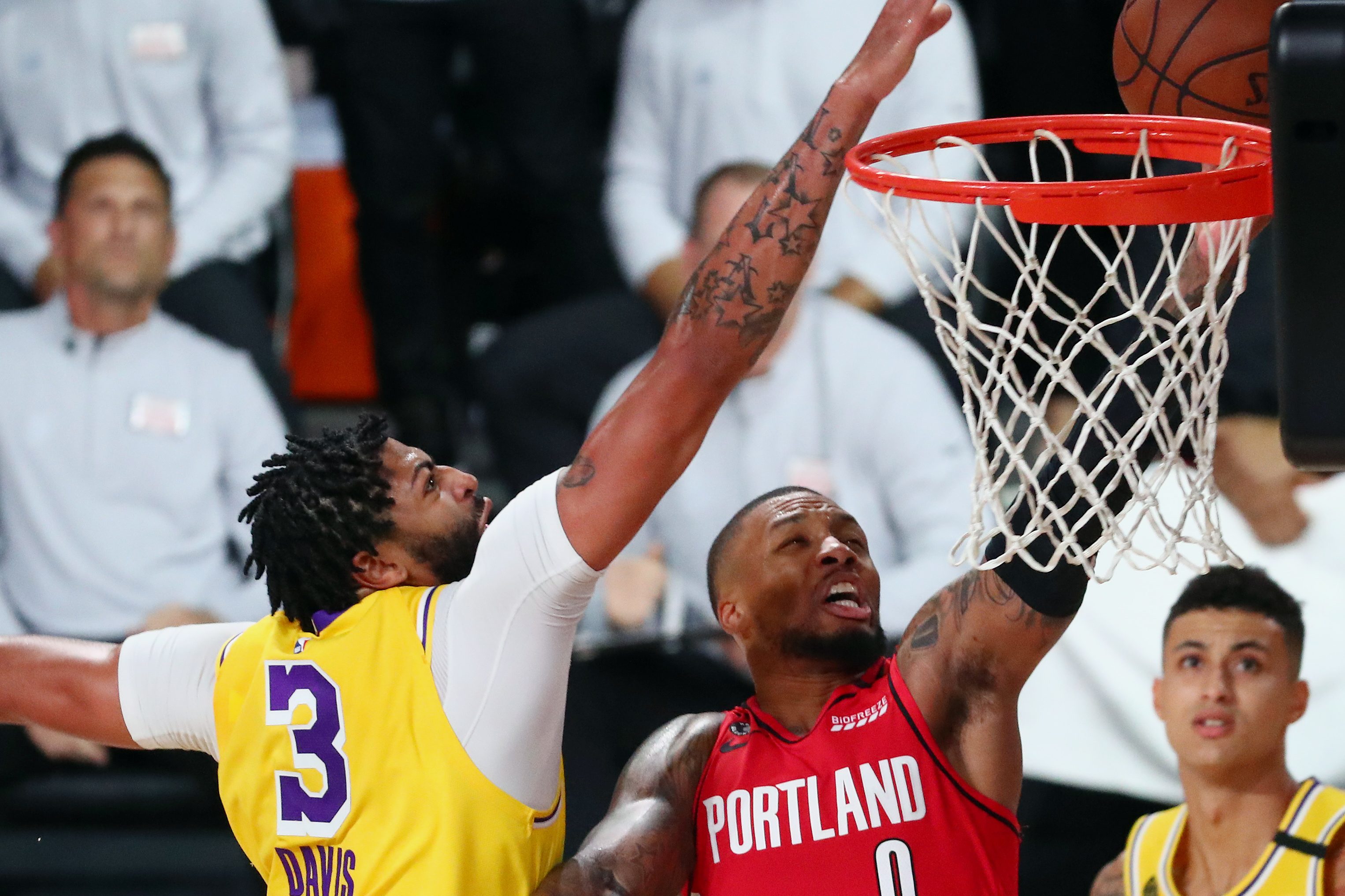 nthony Davis Leads Lakers in Rout of Trail Blazers