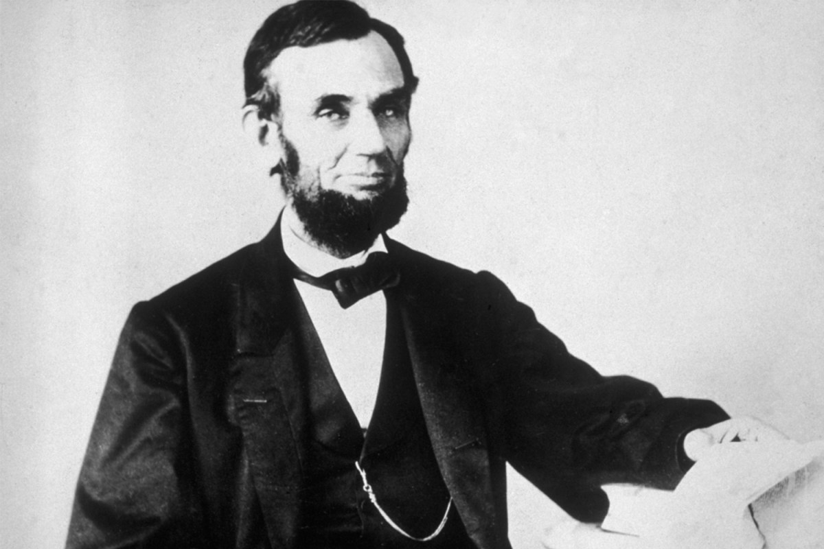 black and white image of U.S. President Abraham Lincoln