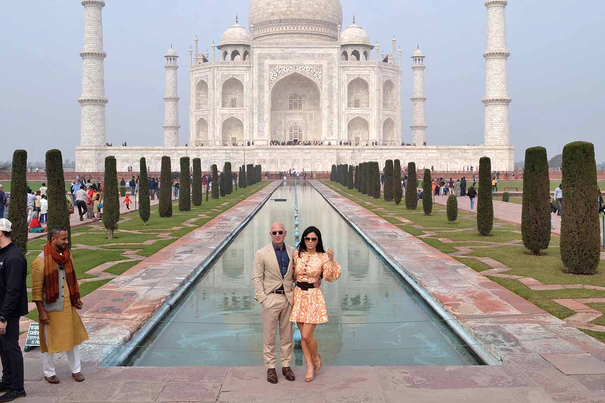 Amazon CEO Jeff Bezos and his girlfriend Lauren Sanchez at the Taj Mahal in January 2020