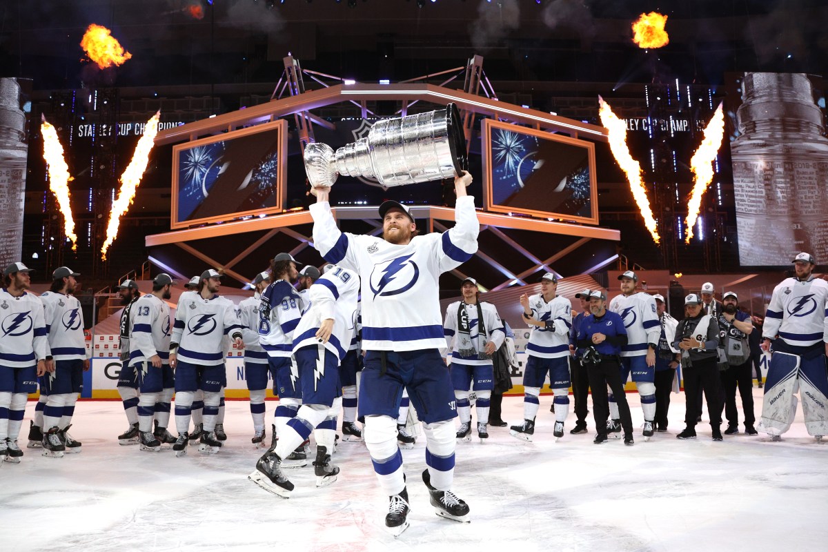 Tampa Bay Lightning Beat Dallas Stars to Win Stanley Cup ...