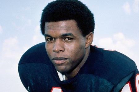 Chicago Bears Legend Gale Sayers, the “Kansas Comet,” Dead at 77