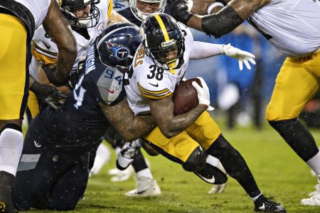 Jaylen Samuels of the Steelers is tackled by Austin Johnson of the Titans in 2019.