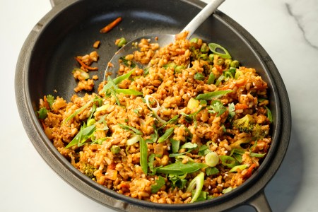 How to Make “Iron Chef” Geoffrey Zakarian’s Unimpeachable Breakfast Fried Rice
