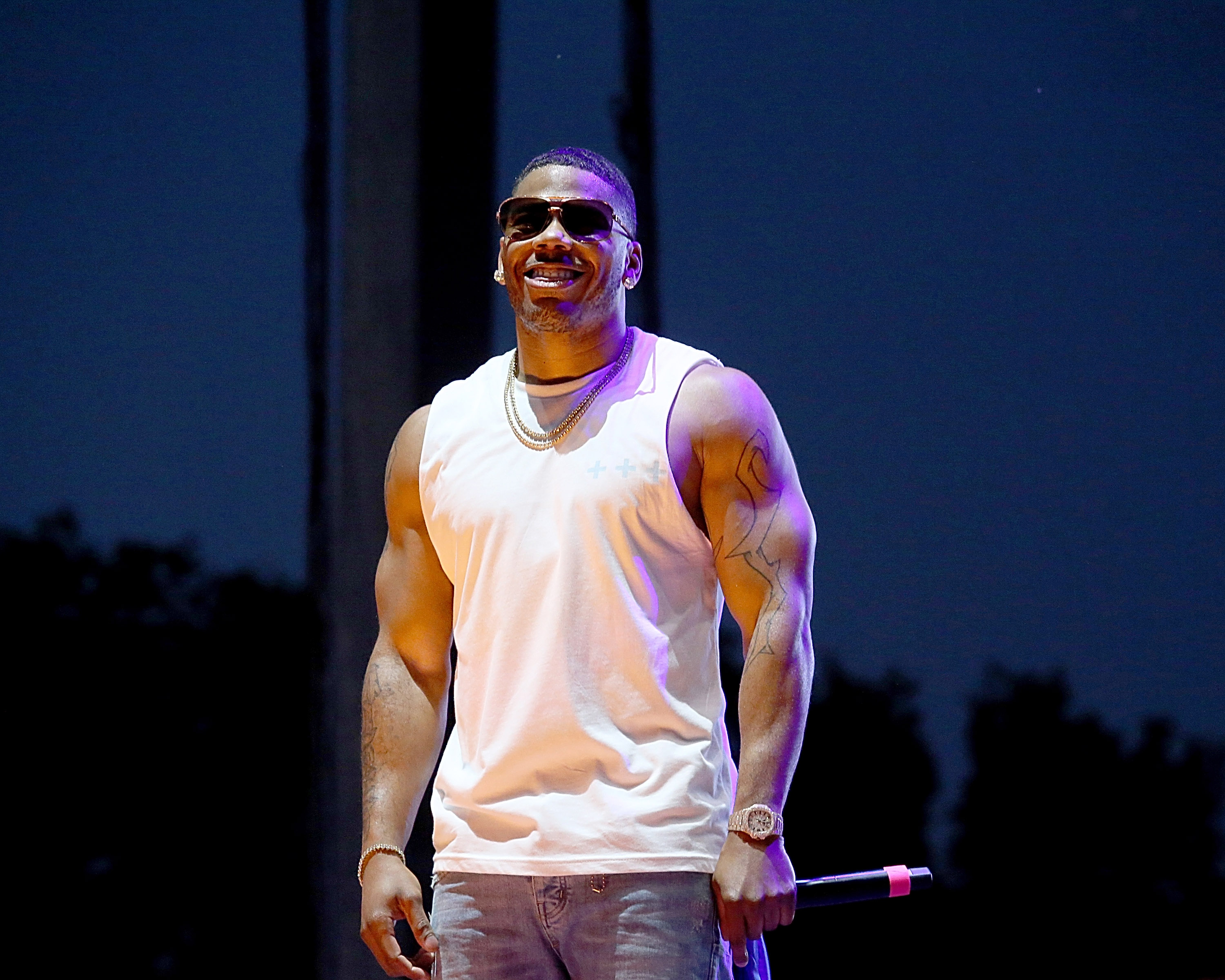rapper Nelly performing