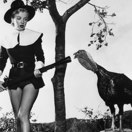 marilyn monroe posing with a turkey