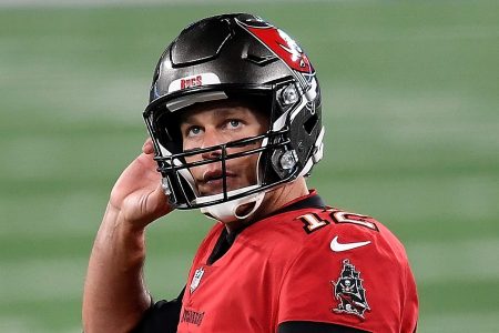 Tom Brady and Buccaneers Embarrassed By Drew Brees and Saints on "SNF"