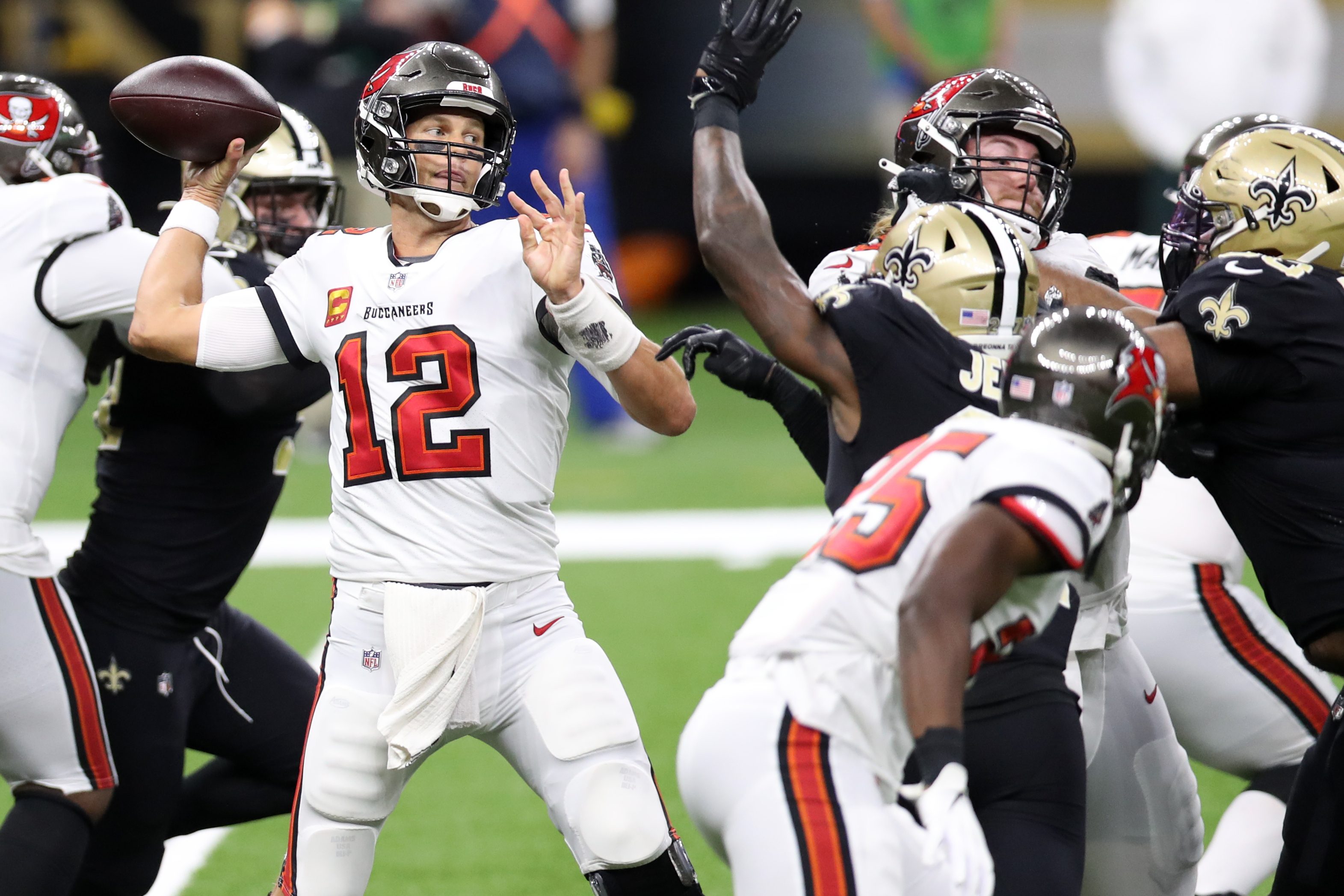 Expert NFL Picks for Week 9, Including Seahawks-Bills and Saints-Buccaneers