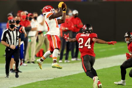 Week 12’s Top NFL Storylines: Tyreek Hill, Cam Newton and Arians vs. Brady