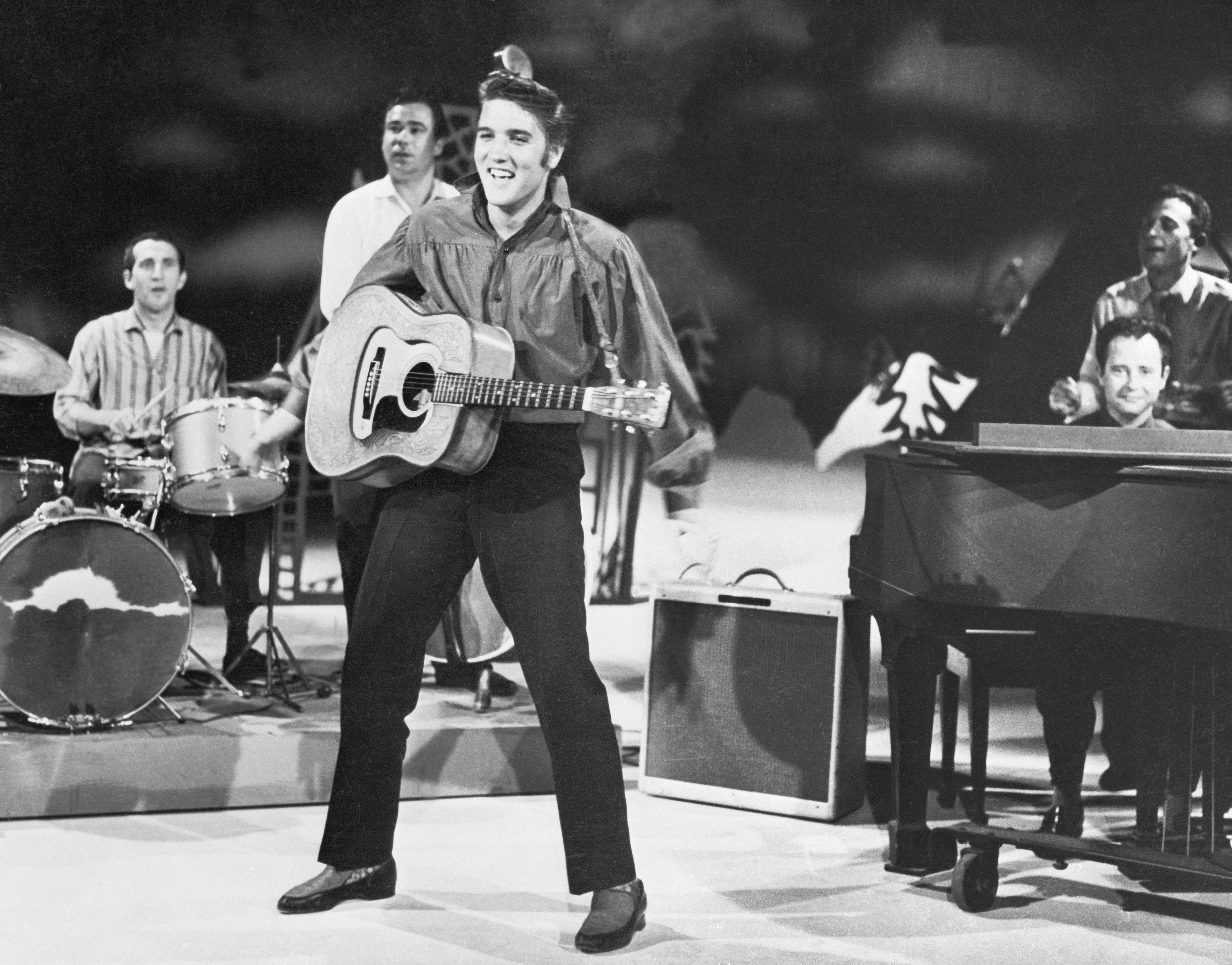 elvis presley playing guitar