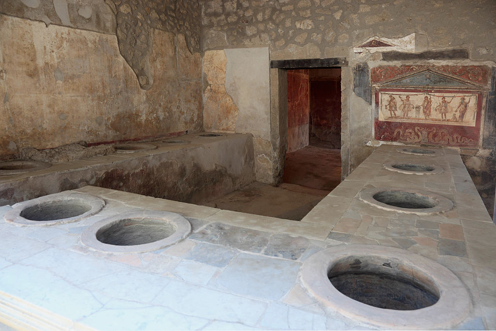 In the Thermopolium Asellina