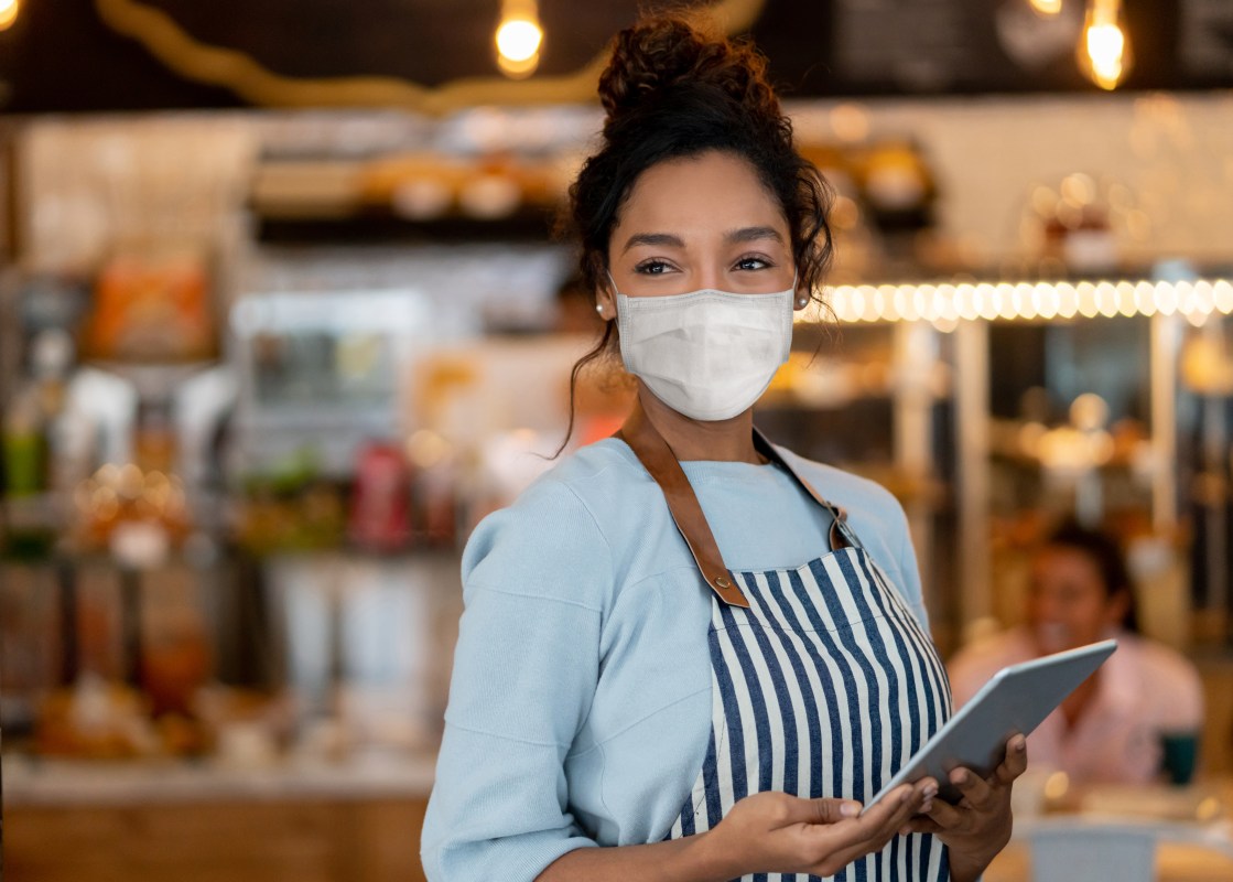 Customers Are Asking Restaurant Servers to Remove Masks - InsideHook