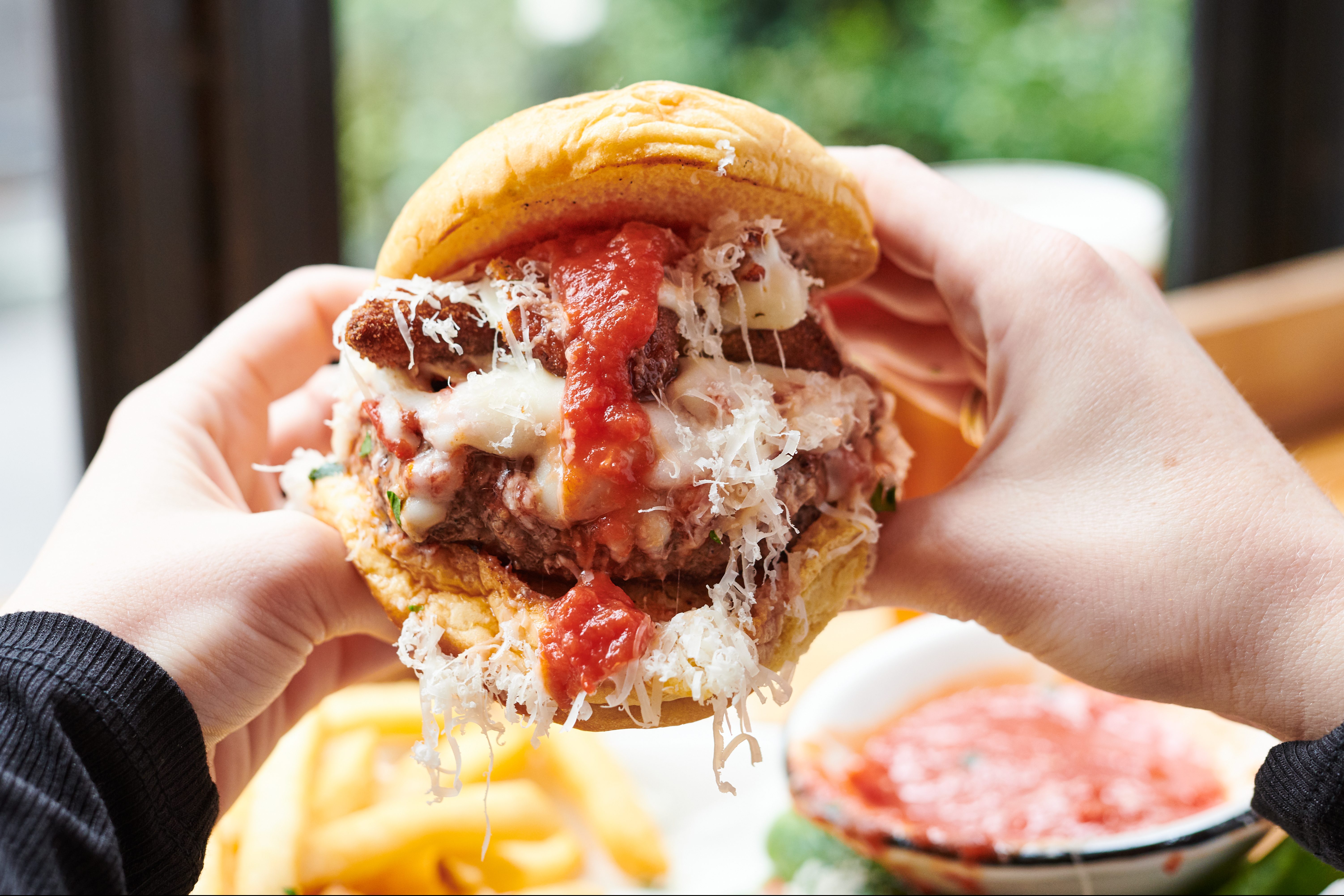 How to Make New York’s Iconic Pizza Burger at Home