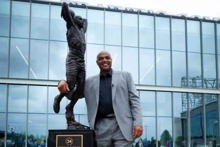 Philadelphia 76ers Unveil Charles Barkley Sculpture