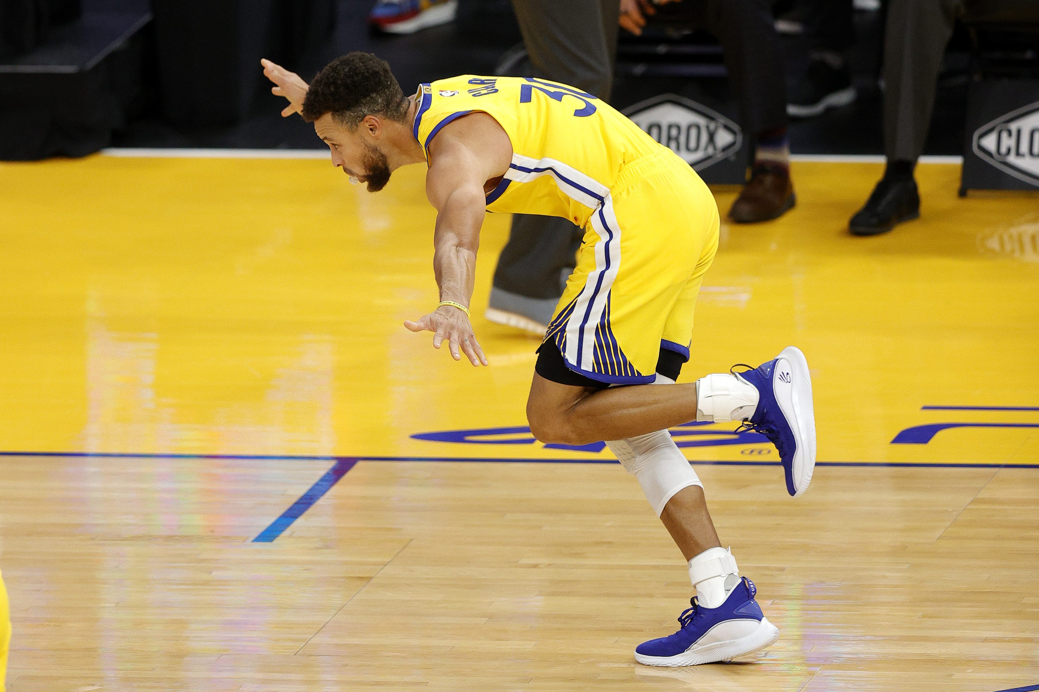 Wizards can't keep pace in loss to Warriors as Steph Curry drops