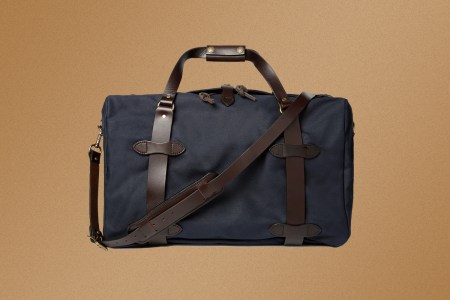 Filson navy duffle bag discount