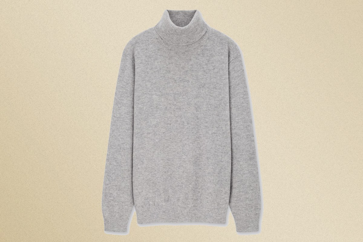 Deal: Uniqlo’s Cashmere Turtleneck Is Currently $30 Off