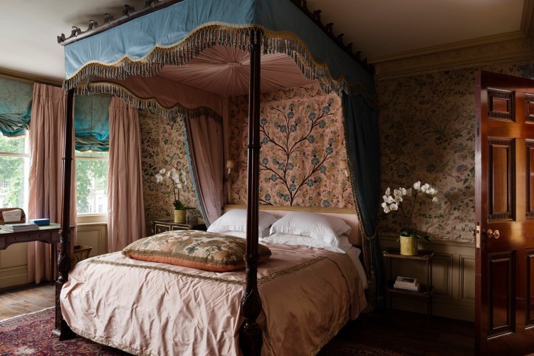 four-poster bed