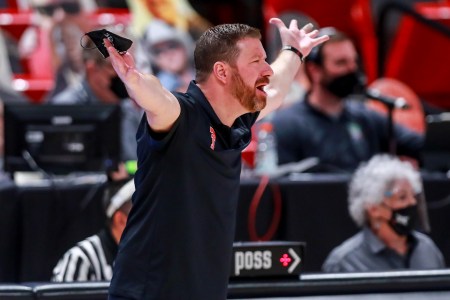 Texas Tech Coach Chris Beard throws a fit