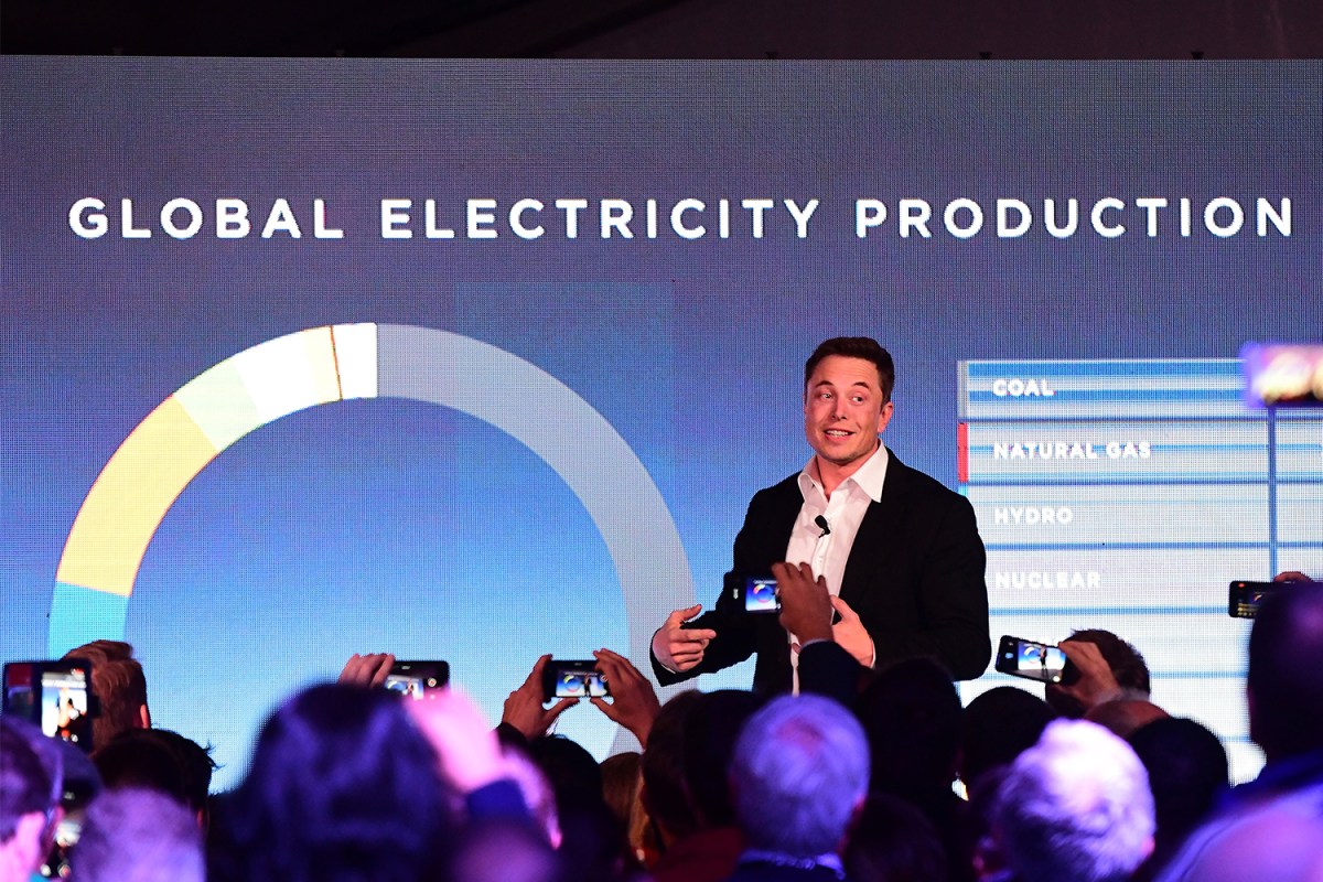 Elon Musk presenting the Powerpack in Australia