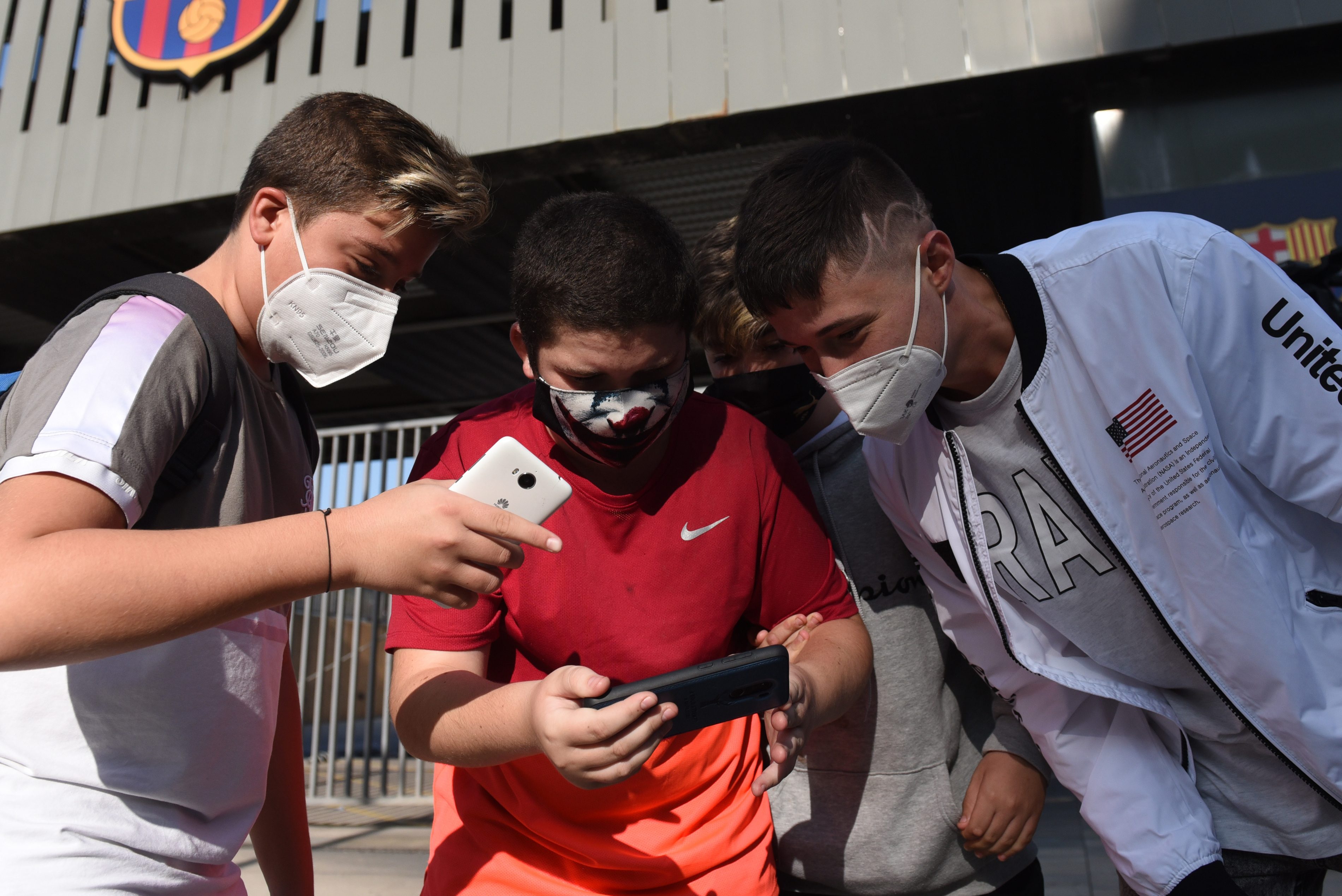 Real and Barça fans outside a stadium