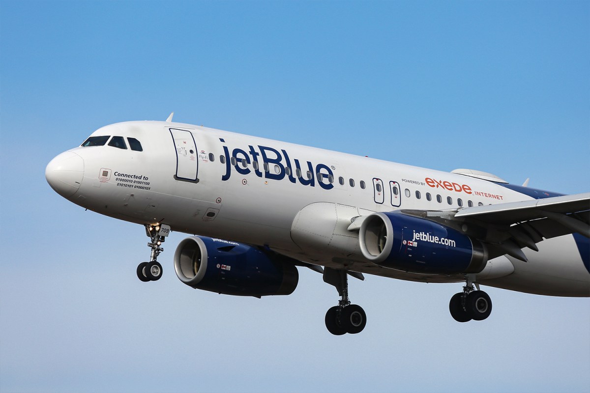 JetBlue Bans Overhead Bin Access for “Basic” Passengers