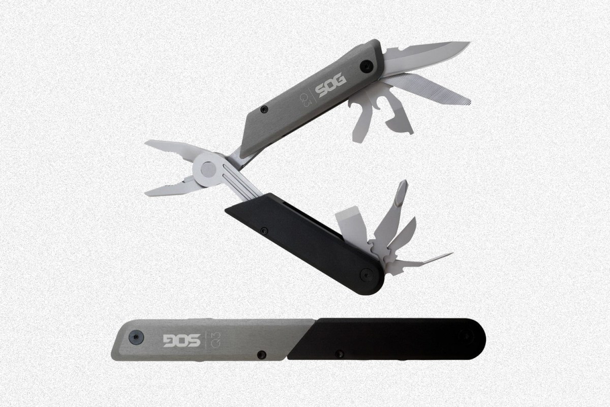 SOG Baton Q3 multitool when it's closed and when it's open