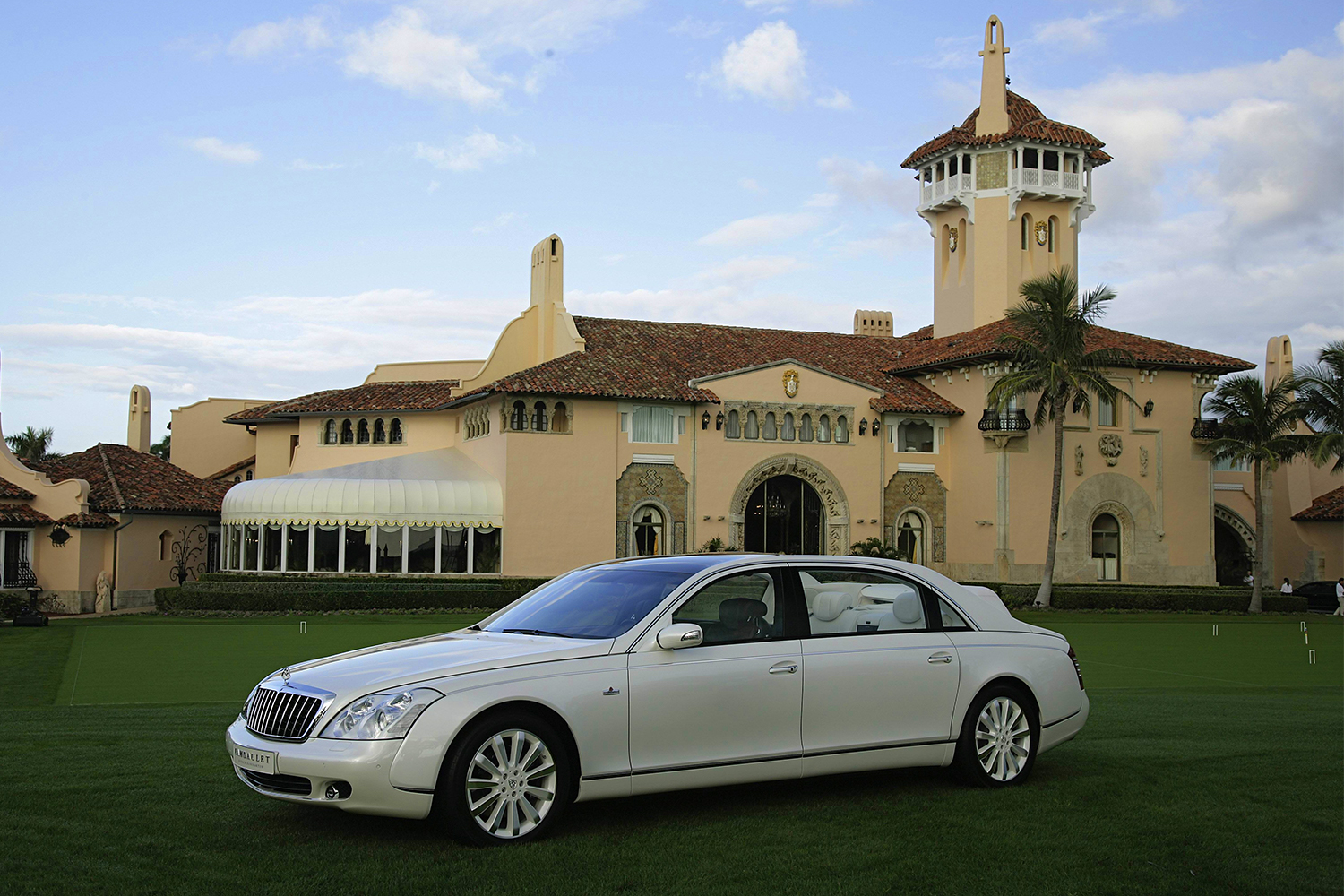 A Maybach Landaulet car in front of Mar-a-Lago in 2007