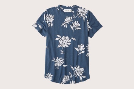 Abercrombie men's Curved Hem Tee in blue