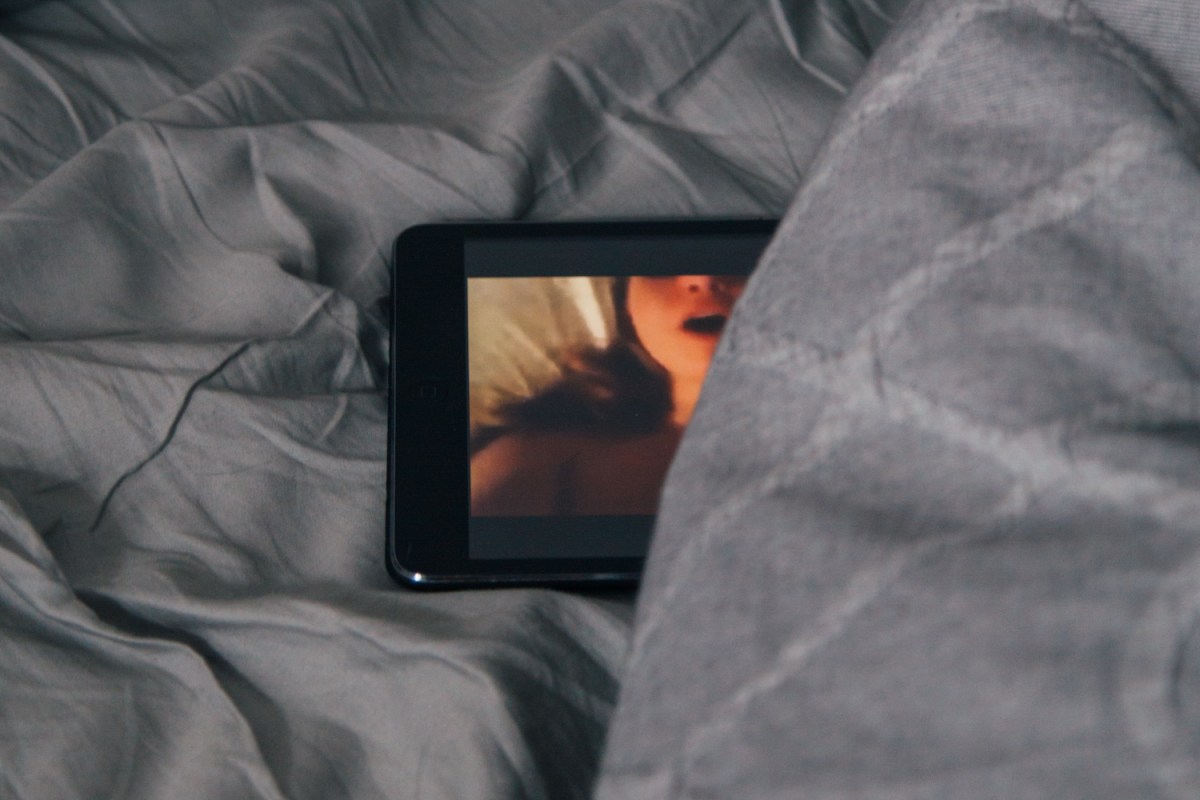ipad in bed shows porn