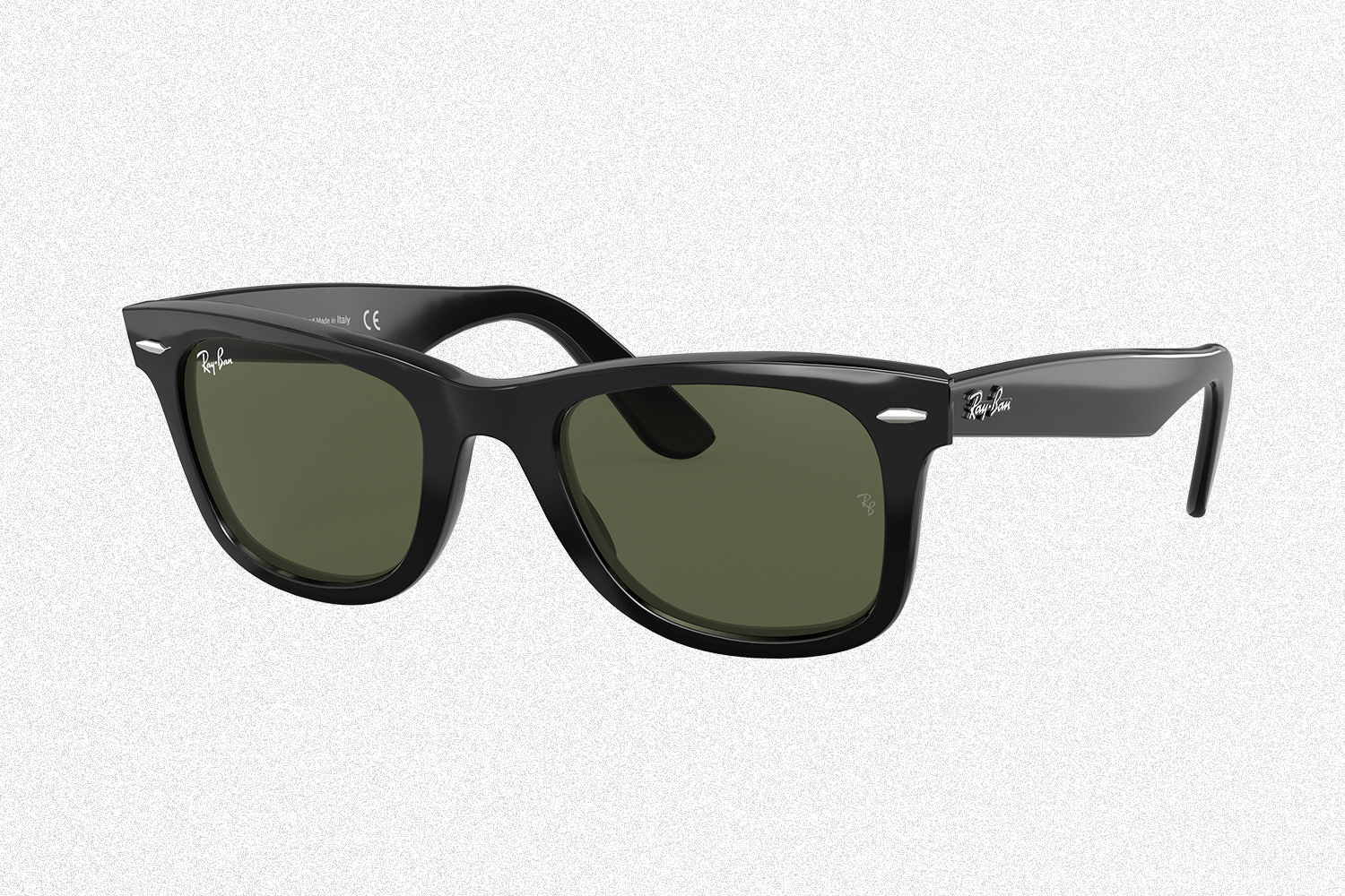 Ray-Ban Wayfarer sunglasses in black with polarized lenses