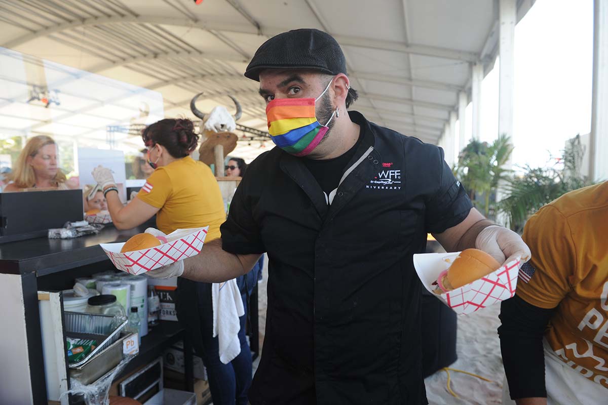 A masked chef at SOBEWFF 2021