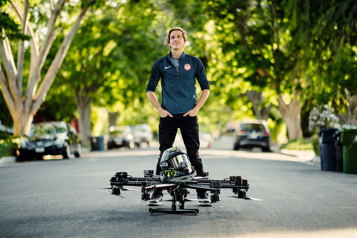 Hunter Kowald is a name that you might not know but will probably hear about very soon, thanks to his giant drone-like vehicle, The SkySurfer. The you