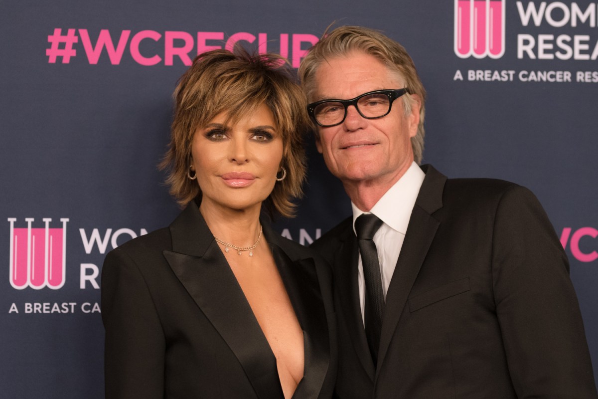 Lisa Rinna and Harry Hamlin arrive at the Women's Cancer Research Fund's 'An Unforgettable Evening' at the Beverly Wilshire, A Four Seasons Hotel on February 27, 2020 in Beverly Hills, California