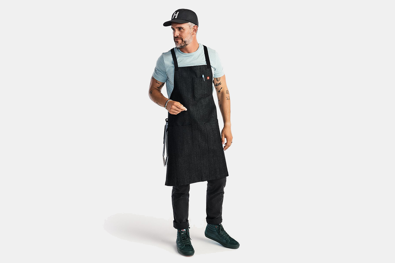 Even amateur chefs need fancy aprons.