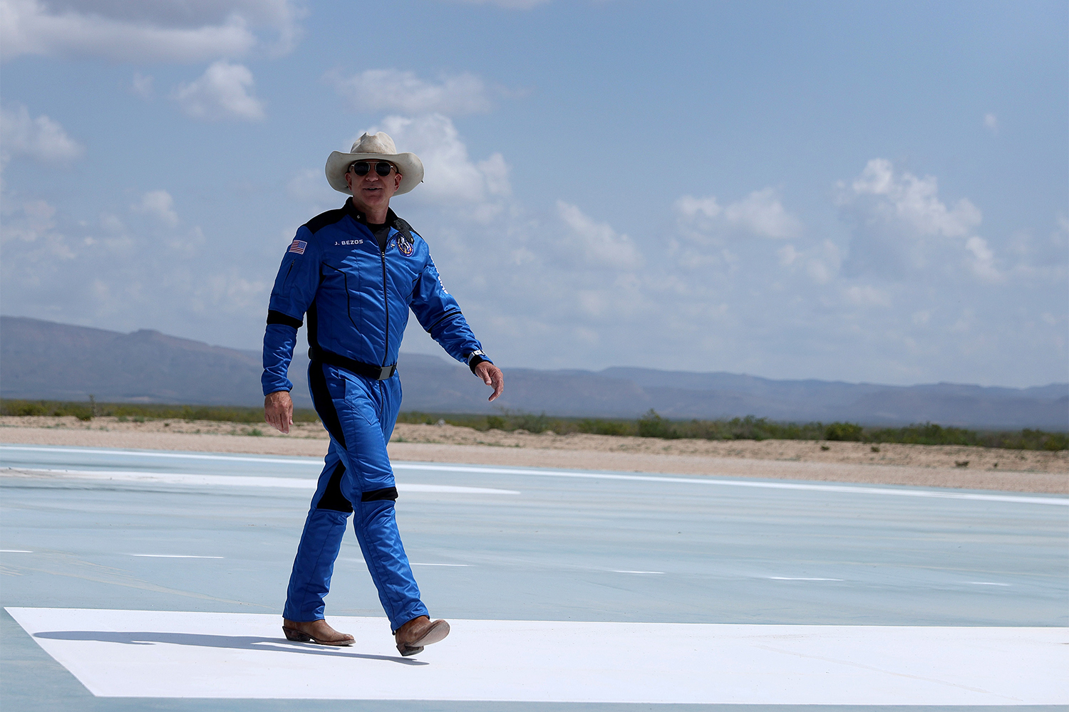 Jeff Bezos wearing a cowboy hat for Blue Origin space launch