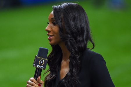 Maria Taylor reports from the sideline