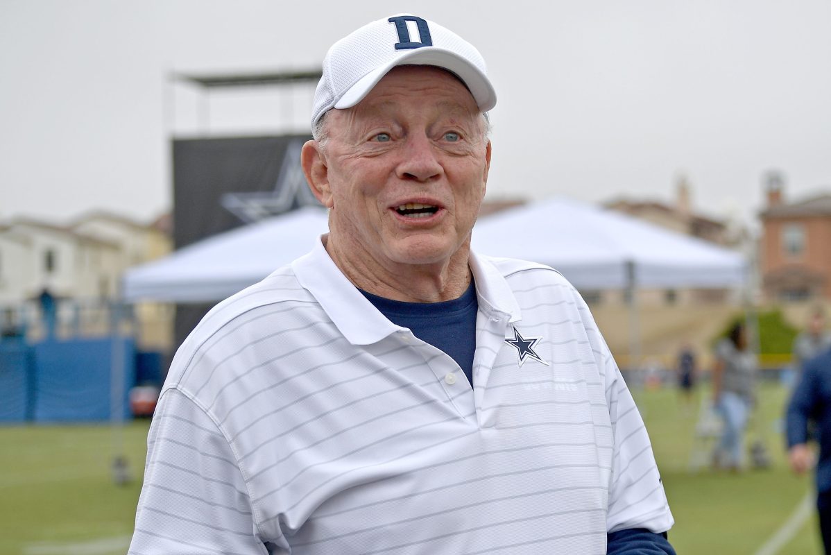 Dallas Cowboys owner Jerry Jones welcomes fans