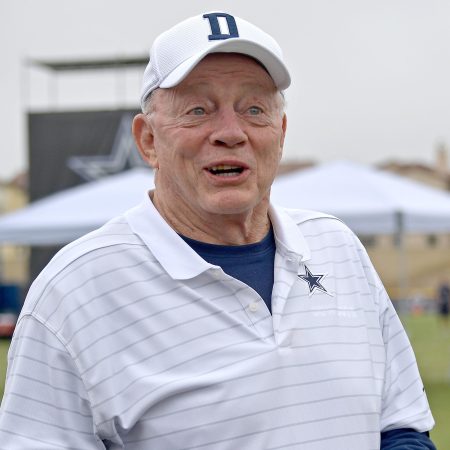 Dallas Cowboys owner Jerry Jones welcomes fans