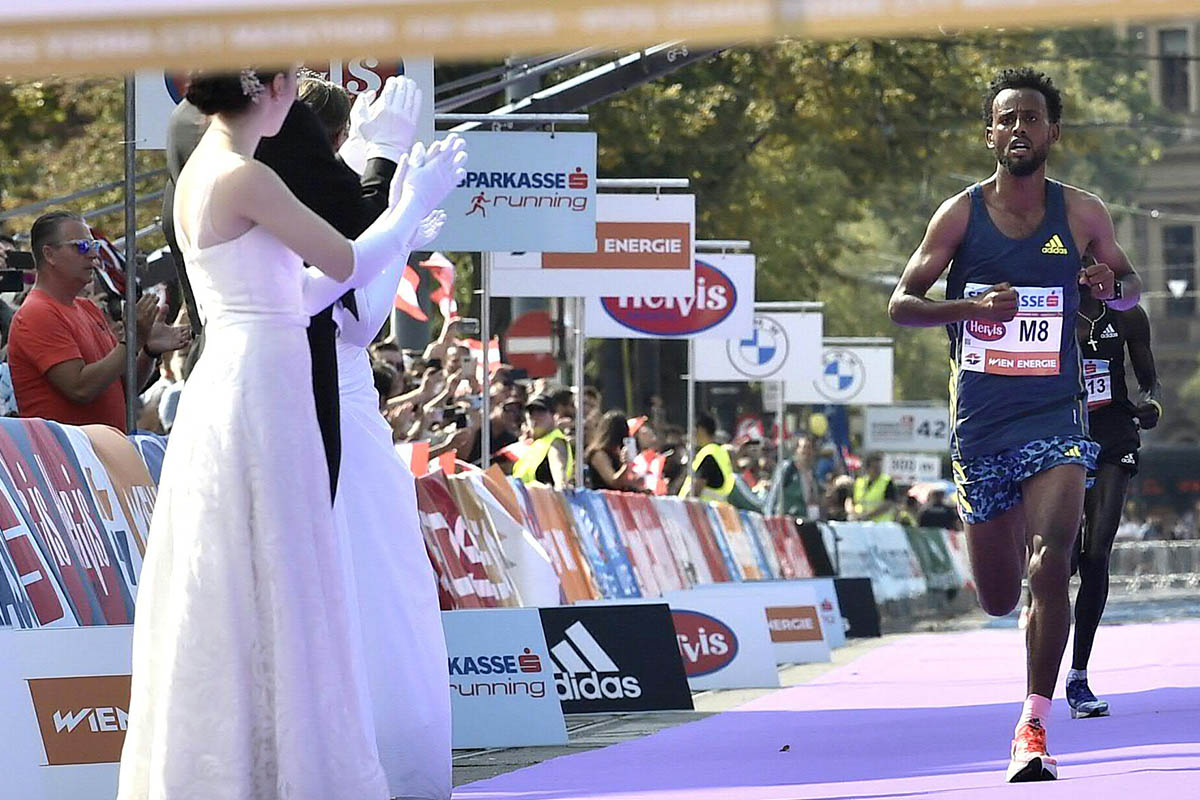 Derara Hurisa finishes the Vienna Marathon in first place.