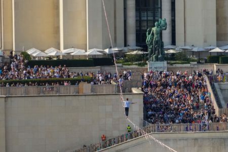 Slackline over Paris