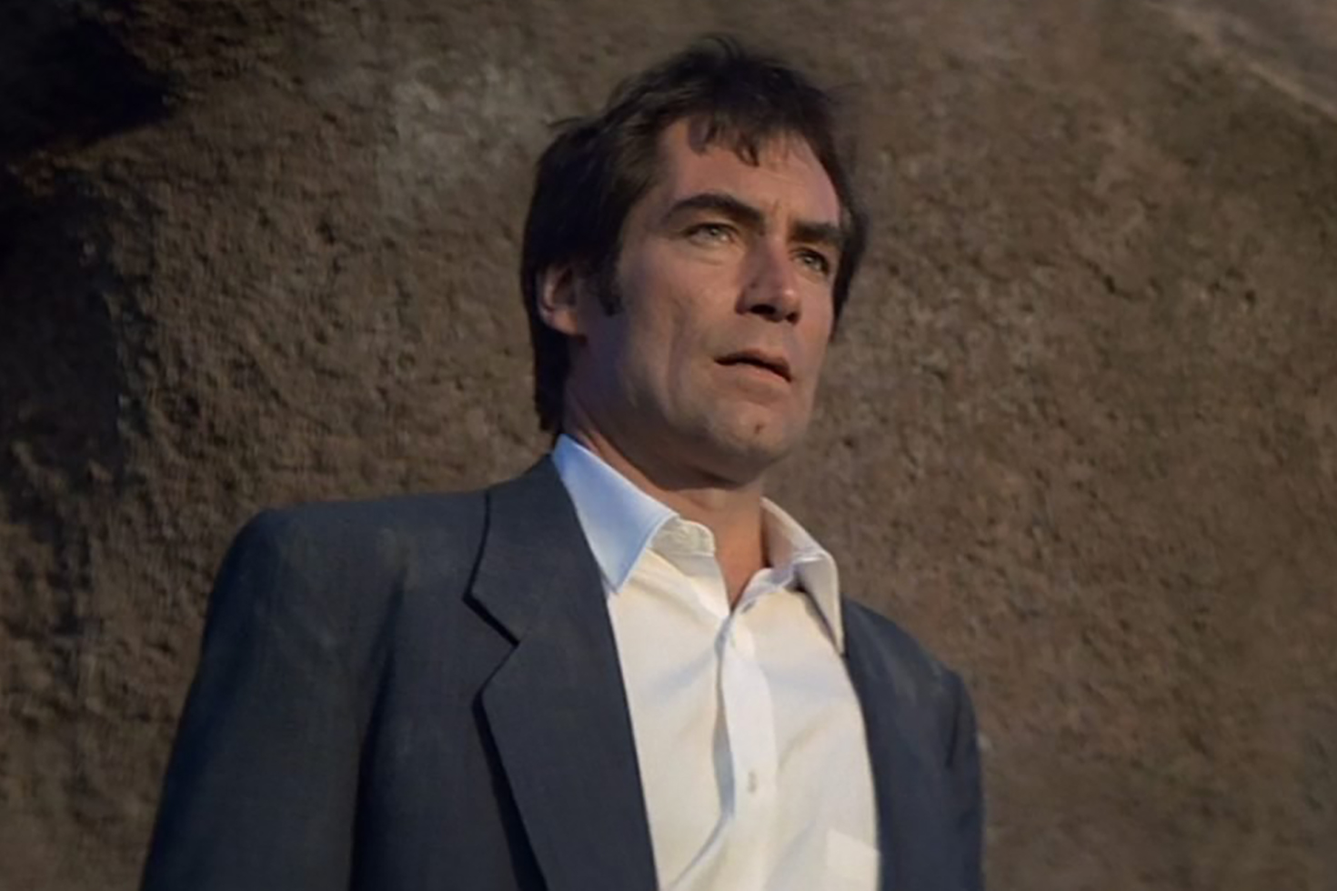 Timothy Dalton dons a simple navy suit and white shirt in License to Kill.