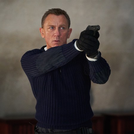 Daniel Craig pointing a gun as James Bond in the latest 007 movie "No Time to Die"