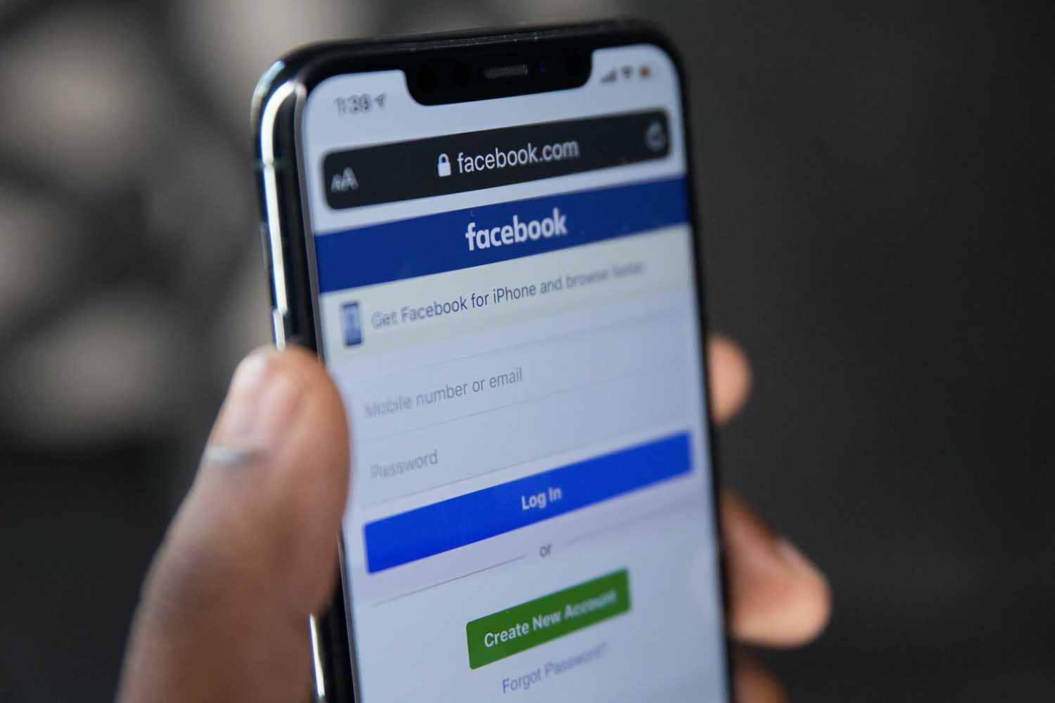 Man Creates Tool for Facebook Addiction, Gets Banned for Life