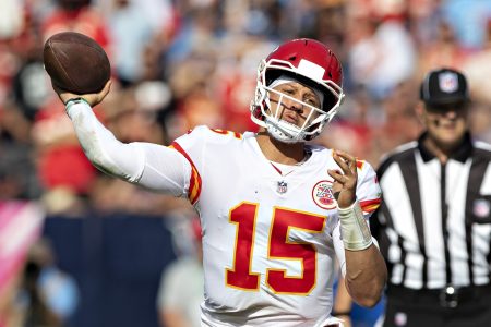 Patrick Mahomes throws an ugly pass