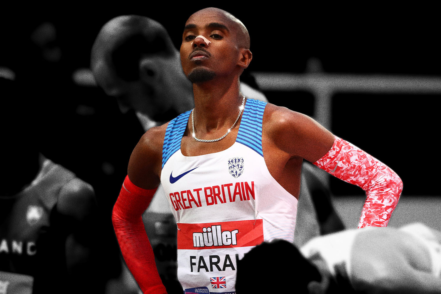 Mo Farah on the starting line wearing a chain.