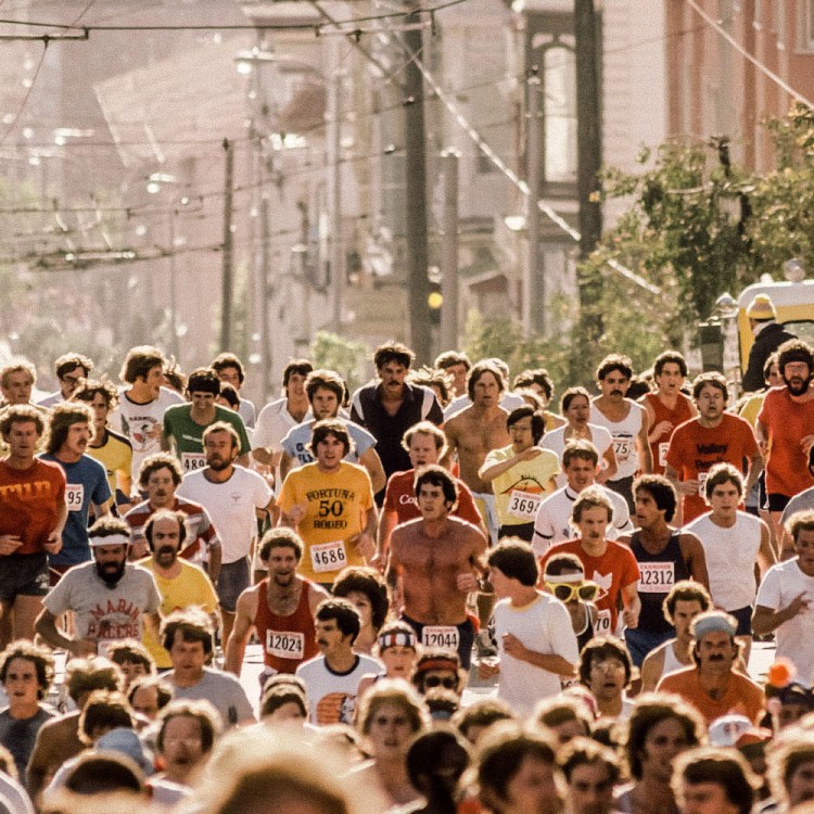 A sea of cotton-clad runners in San Francisco's Bay to Breakers 12K, 1980. 
