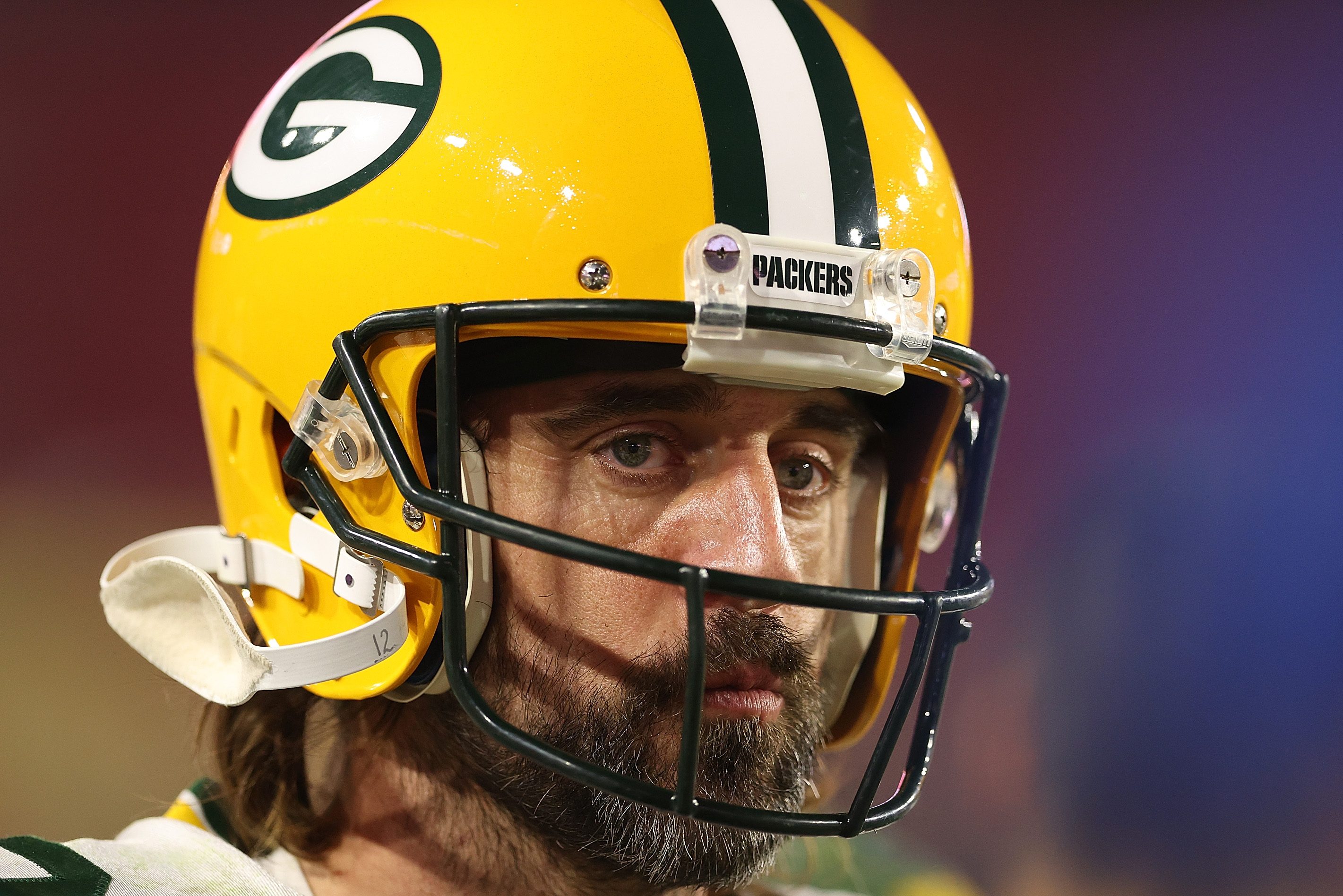 Aaron Rodgers watches the Packers against the Arizona Cardinals